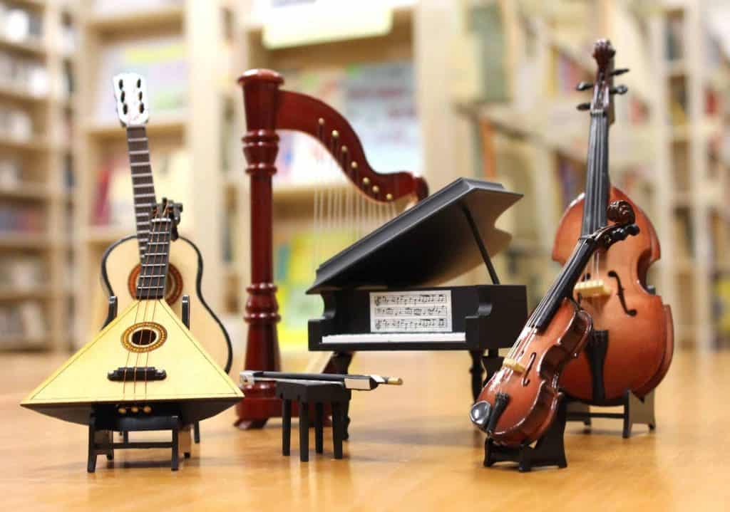 miniature double bass instruments